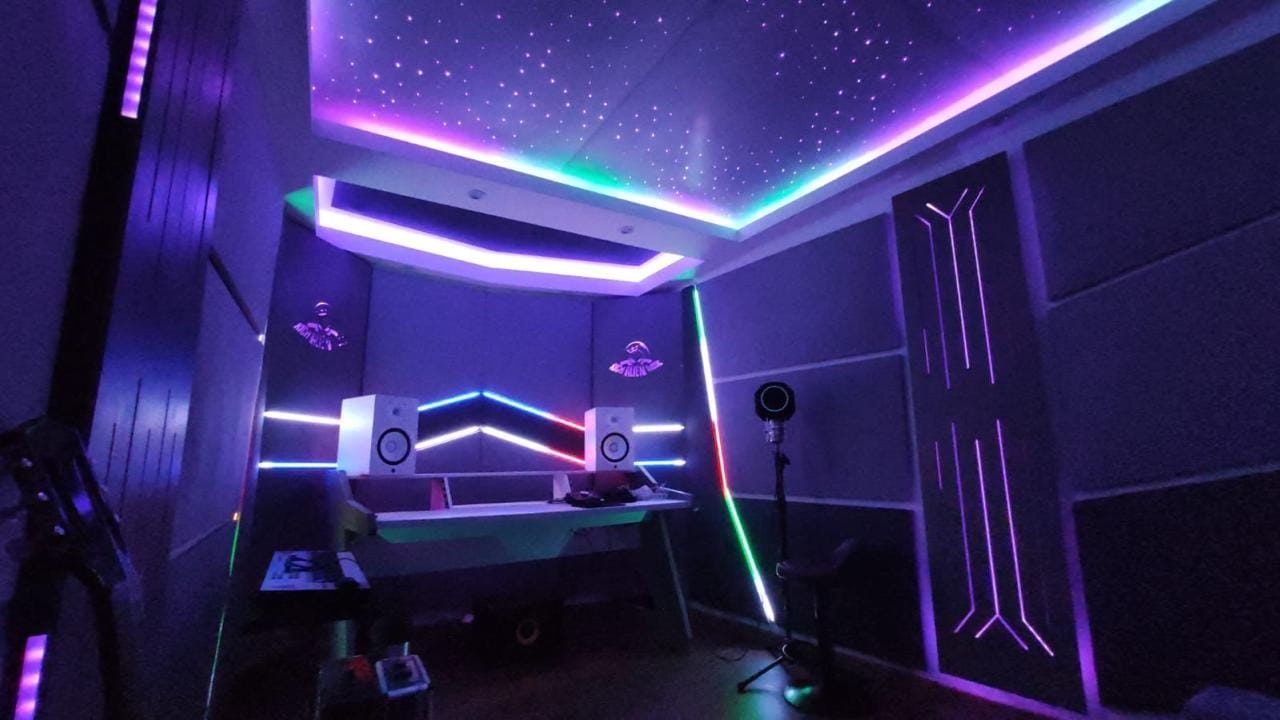 Sala de mezcla con iluminación