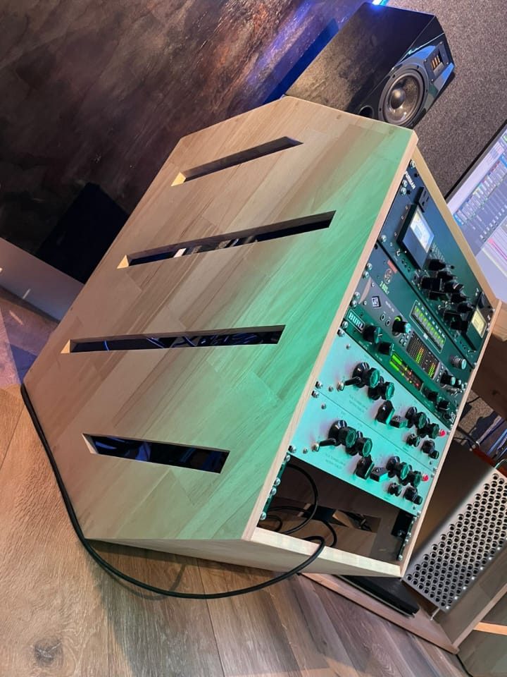Rack de outboard en madera